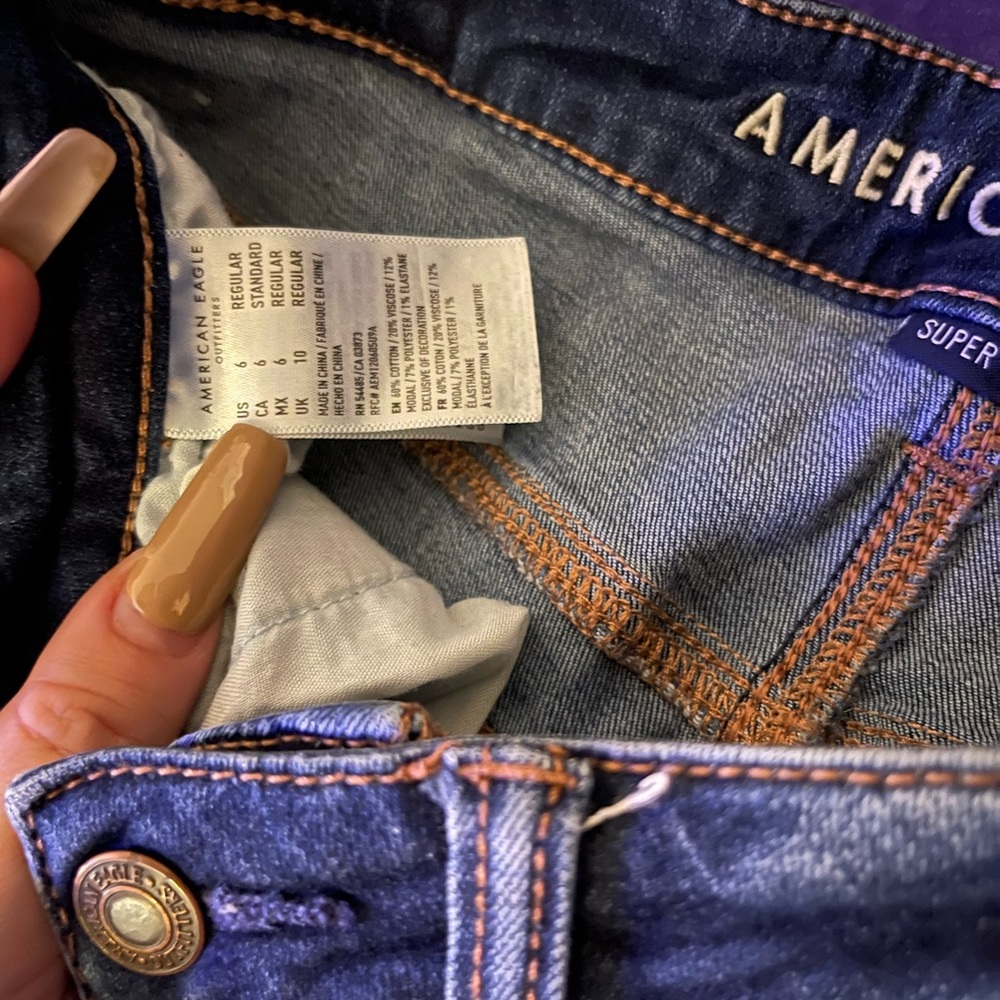 Skinny distressed skinny jeans